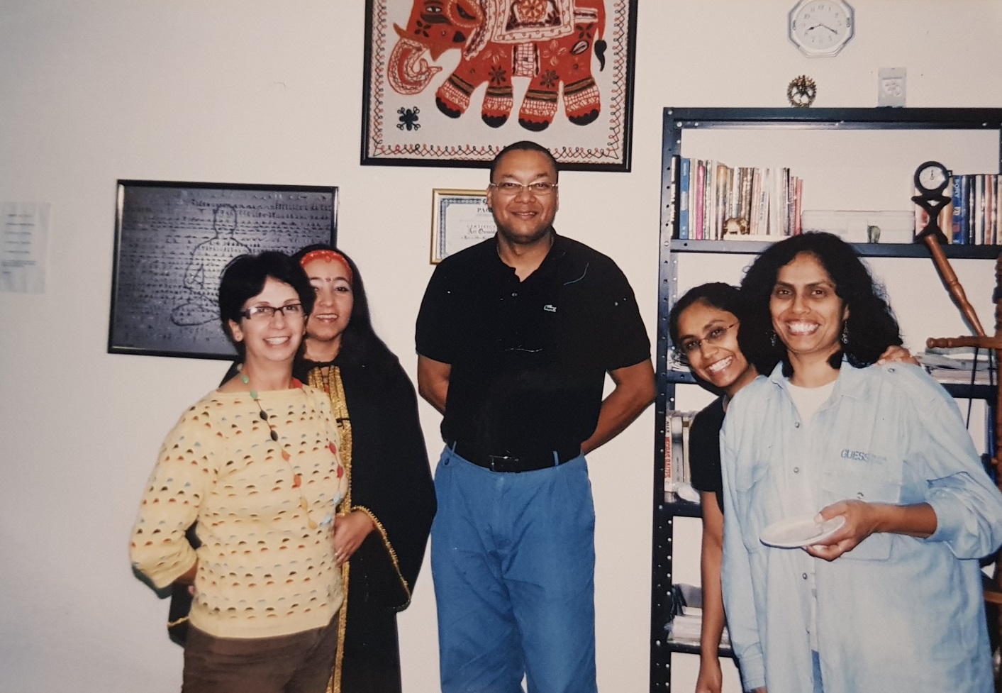 Prof. Ari com alunos e gerações formadas